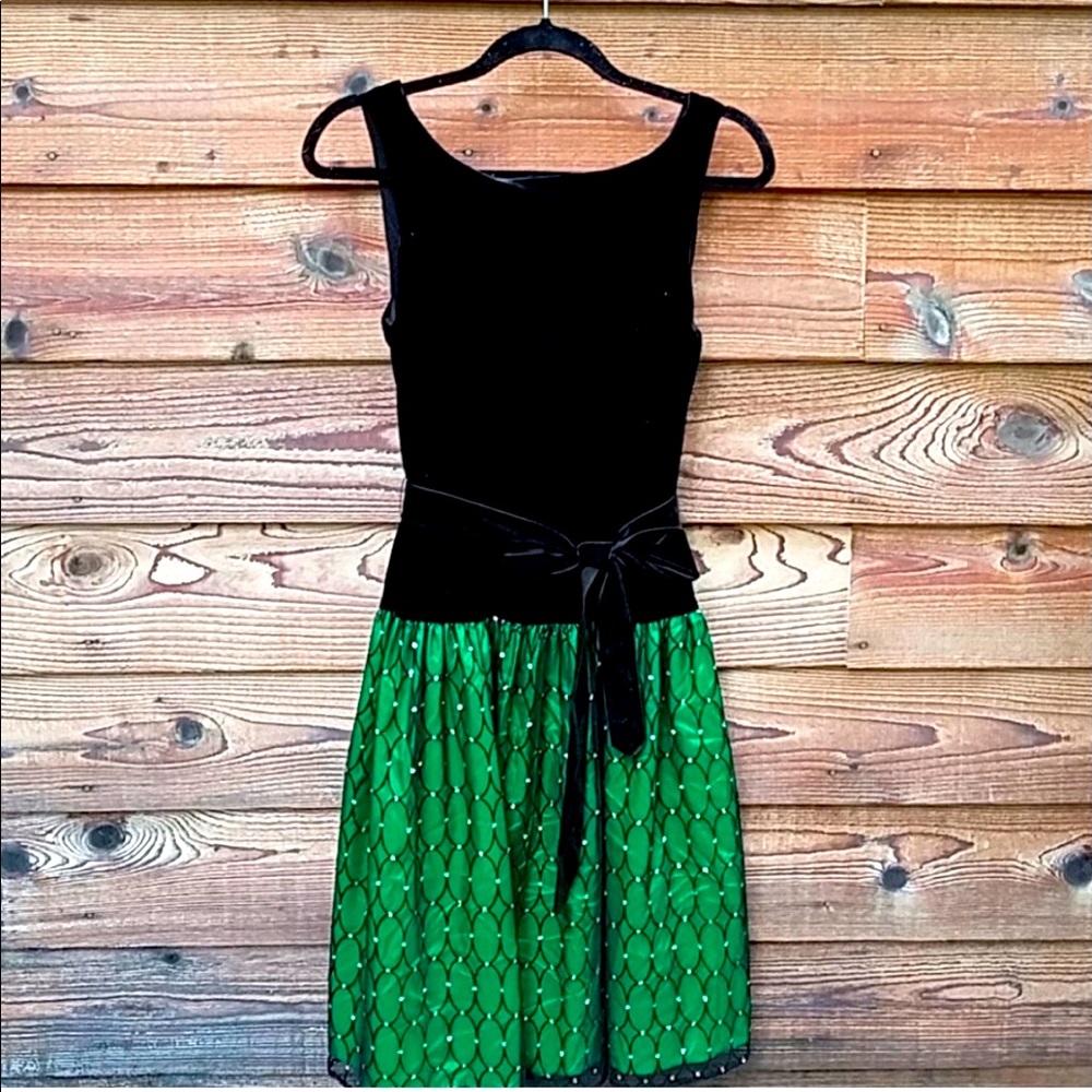 Jessica Howard Vintage black velvet drop waist